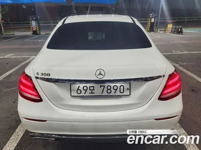 Mercedes-Benz E-Class 2018 — ფოტო 7/18