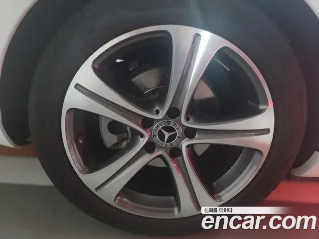Mercedes-Benz E-Class 2018 — ფოტო 17/18