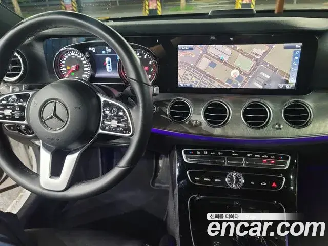 Mercedes-Benz E-Class 2018 — ფოტო 14/18