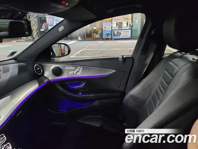 Mercedes-Benz E-Class 2018 — ფოტო 15/18