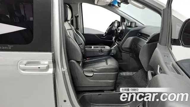 Hyundai Staria 2021 — Şəkil 13/20
