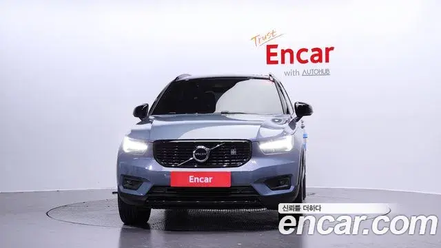 Volvo XC40 2020 — Фото 3/20