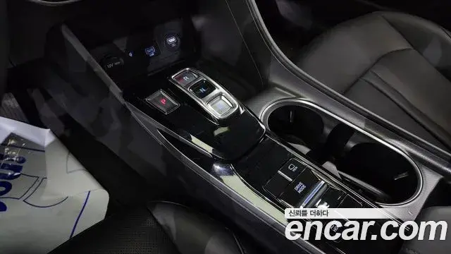 Hyundai Sonata Hybrid 2022 — Photo 13/20