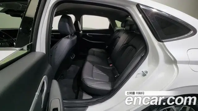 Hyundai Sonata Hybrid 2022 — Photo 14/20