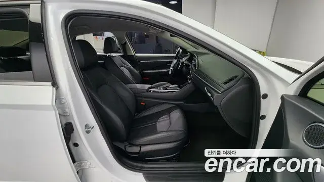 Hyundai Sonata Hybrid 2022 — Photo 2/20