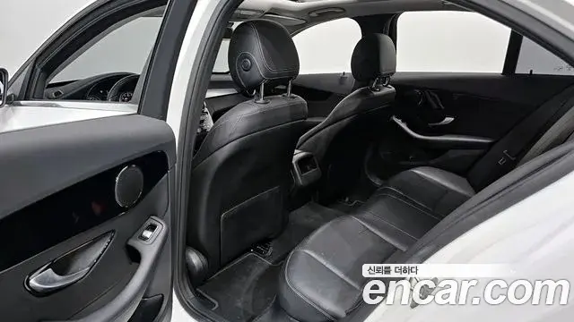 Mercedes-Benz C-Class 2018 — Фото 12/20