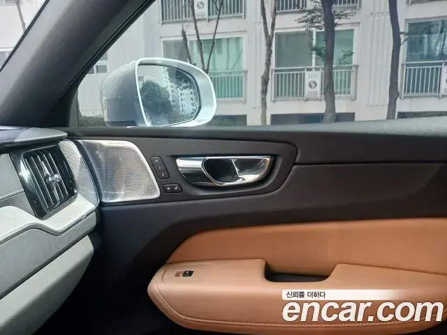Volvo XC60 2019 — Фото 14/17