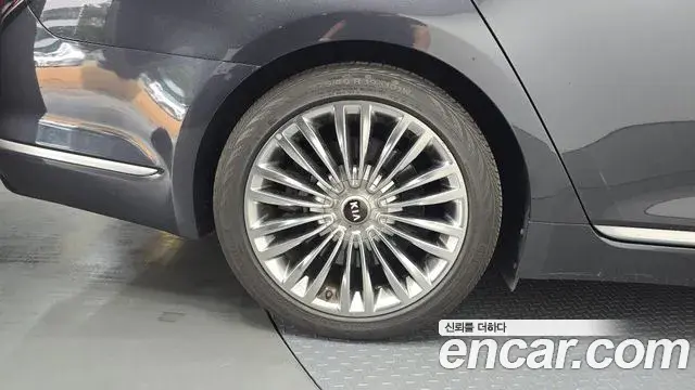 Kia The K9 2018 — ფოტო 23/32
