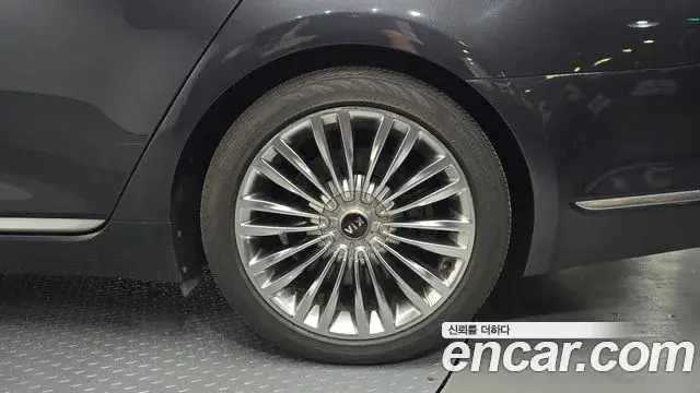 Kia The K9 2018 — ფოტო 17/32