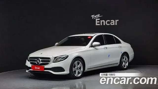 Mercedes-Benz E-Class 2018 — Photo 18/20