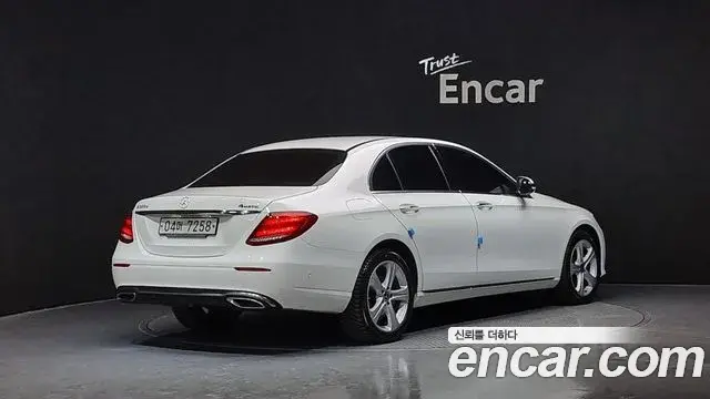 Mercedes-Benz E-Class 2018 — Photo 13/20