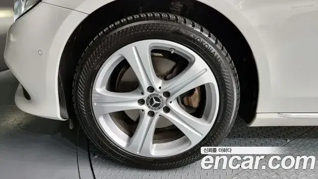 Mercedes-Benz E-Class 2018 — Photo 2/20