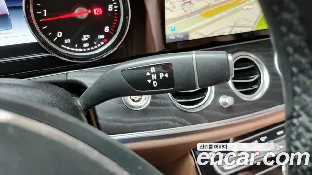 Mercedes-Benz E-Class 2018 — Photo 20/20