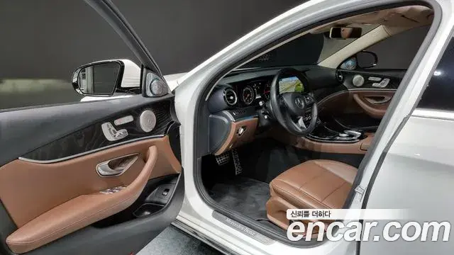 Mercedes-Benz E-Class 2018 — Photo 15/20