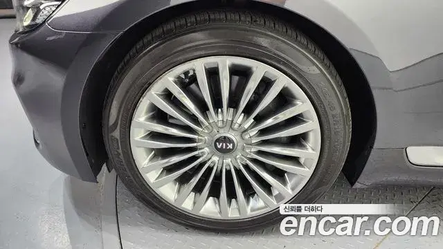 Kia The K9 2018 — Photo 19/20