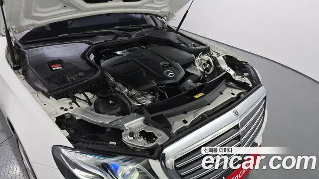 Mercedes-Benz E-Class 2018 — ფოტო 16/20