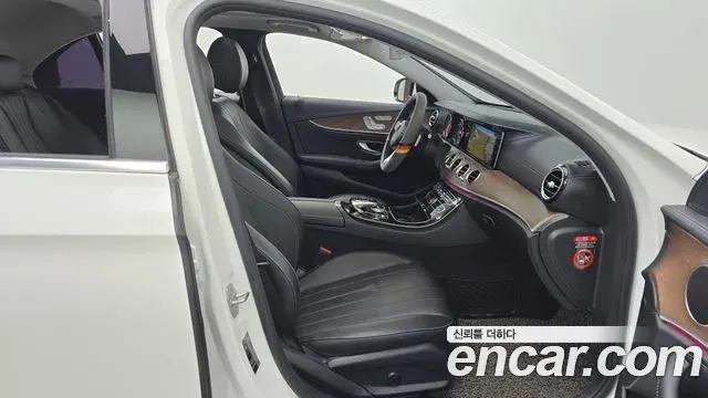 Mercedes-Benz E-Class 2018 — ფოტო 8/20