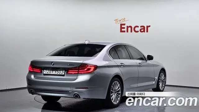 BMW 5 Series 2020 — ფოტო 13/20