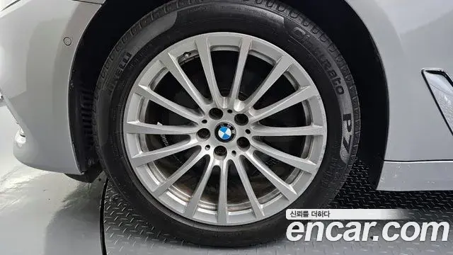 BMW 5 Series 2020 — ფოტო 15/20