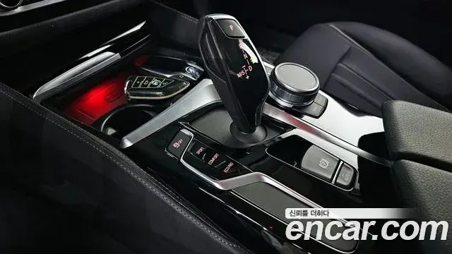 BMW 5 Series 2020 — ფოტო 18/20