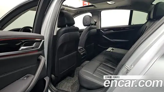 BMW 5 Series 2020 — ფოტო 16/20