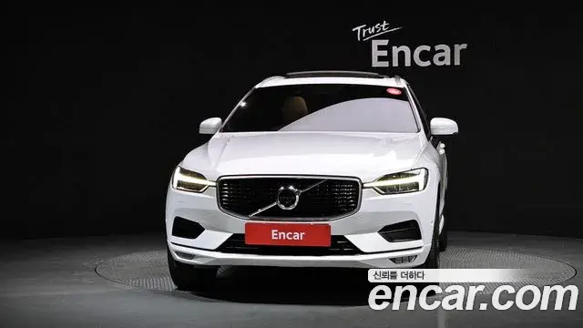 Volvo XC60 2020 — Photo 6/20
