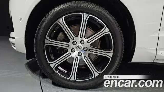 Volvo XC60 2020 — Photo 11/20