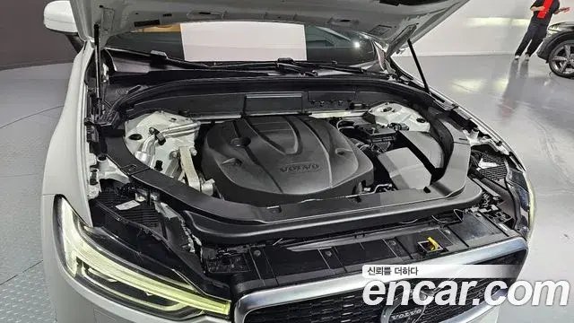 Volvo XC60 2020 — Photo 12/20