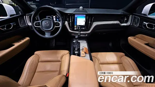 Volvo XC60 2020 — Photo 1/20