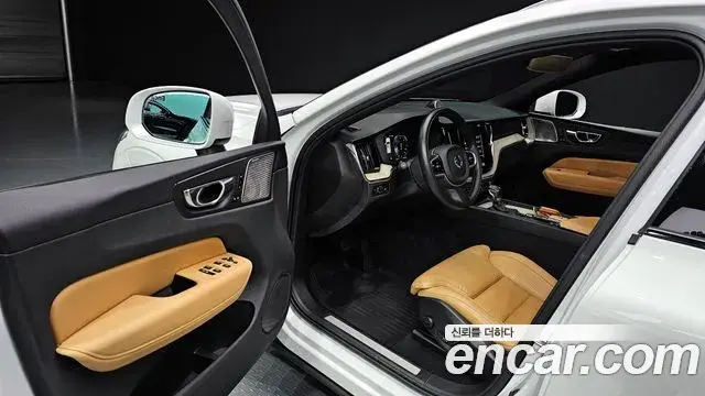 Volvo XC60 2020 — Photo 14/20