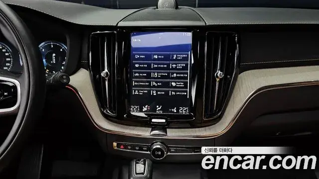 Volvo XC60 2020 — Photo 19/20