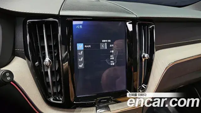 Volvo XC60 2020 — Photo 10/20