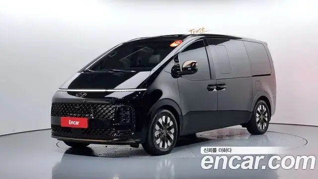 Hyundai Staria 2023 — Photo 1/20