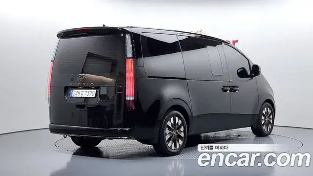 Hyundai Staria 2023 — Photo 2/20