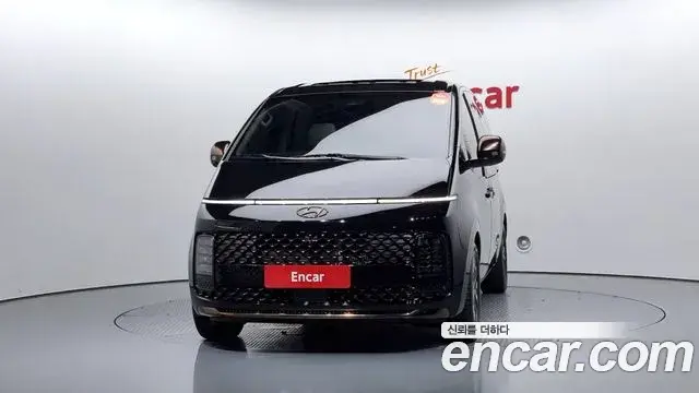 Hyundai Staria 2023 — Photo 3/20