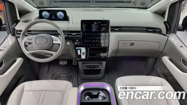 Hyundai Staria 2023 — Photo 7/20