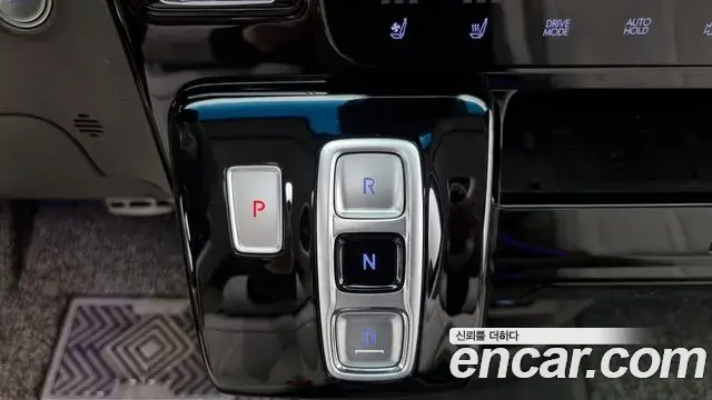 Hyundai Staria 2023 — Photo 9/20