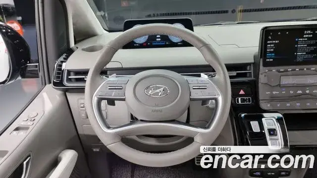 Hyundai Staria 2023 — Photo 13/20