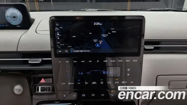 Hyundai Staria 2023 — Photo 14/20
