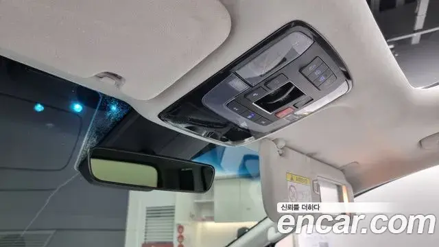 Hyundai Staria 2023 — Photo 18/20
