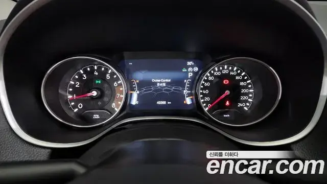 Jeep Compass 2020 — Фото 8/20
