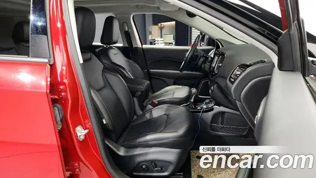 Jeep Compass 2020 — Фото 11/20