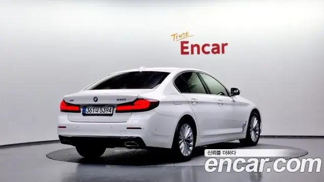 BMW 5 Series 2020 — Фото 1/20