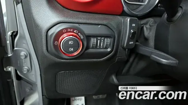Jeep Wrangler 2019 — Фото 17/20