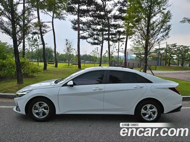 Hyundai The New Avante Hybrid 2021 — Photo 5/19