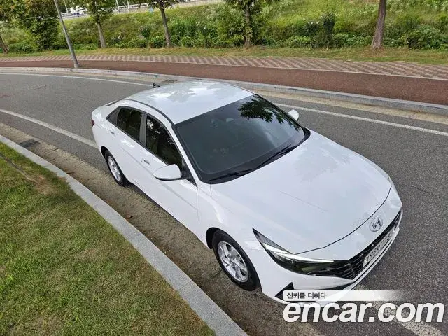 Hyundai The New Avante Hybrid 2021 — Photo 17/19