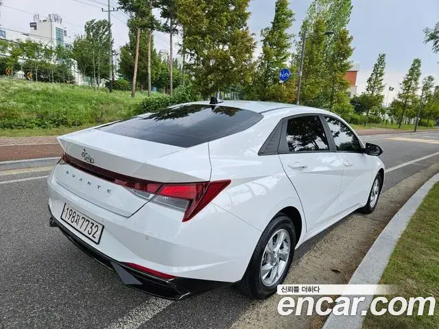 Hyundai The New Avante Hybrid 2021 — Photo 14/19
