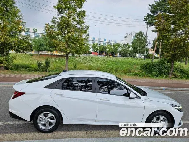 Hyundai The New Avante Hybrid 2021 — Photo 11/19