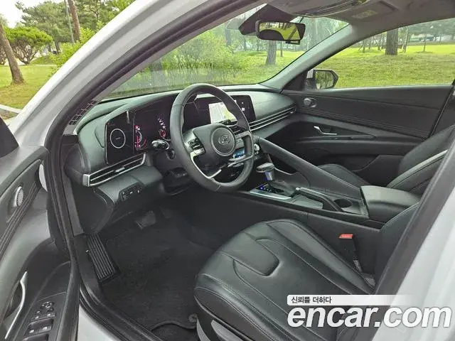 Hyundai The New Avante Hybrid 2021 — Photo 7/19