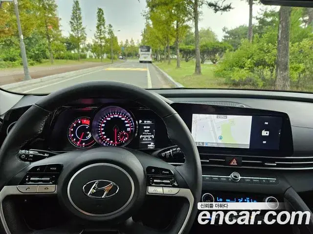 Hyundai The New Avante Hybrid 2021 — Photo 13/19